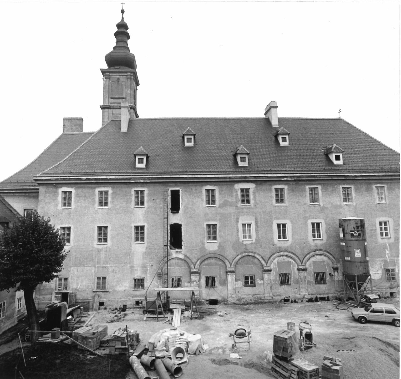 Umbau des Karmeliterhofs